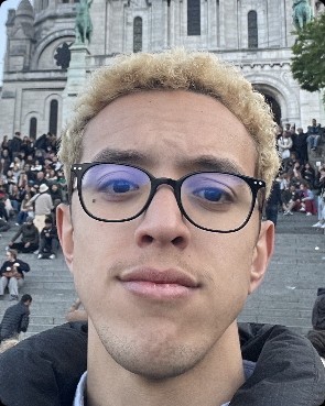 Profilbild von Adil