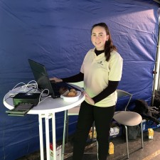 Stephanie bei der Arbeit