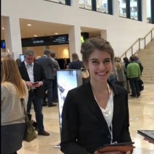 Emily bei der Arbeit