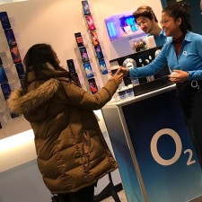 Phuong-Linh bei der Arbeit