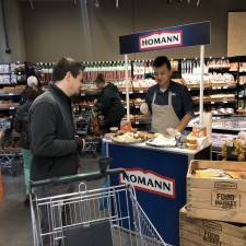 Jia Wui bei der Arbeit