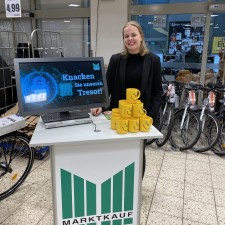 Nikita Marina bei der Arbeit