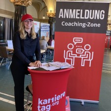 Isabel bei der Arbeit