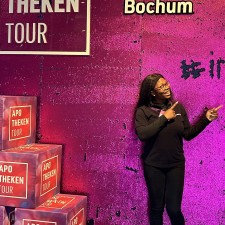 Cynthia bei der Arbeit