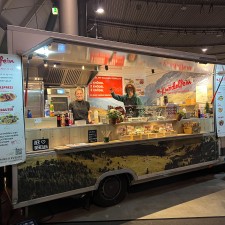 Alicia arbeitet als Freundliche Aushilfe für Foodtruck-Catering gesucht auf der Messe