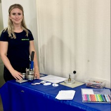 Natalie bei der Arbeit