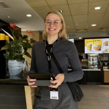 Jenny Carolin bei der Arbeit