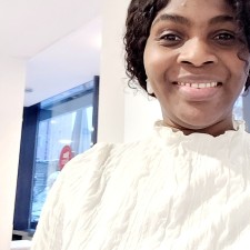 Ruth Oluwatosin bei der Arbeit