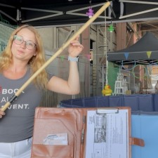 Faye bei der Arbeit
