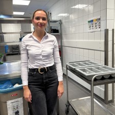 Evelyn bei der Arbeit
