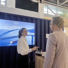 Leonie arbeitet als Messehost/ess (m/w/d) auf der Messe