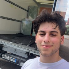 Eren bei der Arbeit