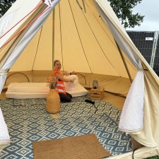 Charline Theresa bei der Arbeit