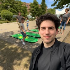Eren bei der Arbeit