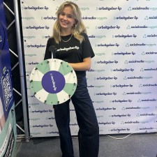 Theresa arbeitet als Messehost/ess (m/w/d) auf der Messe
