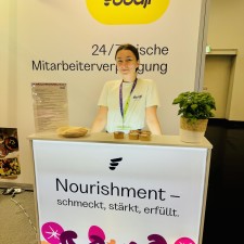 Julia arbeitet als Messehost/ess (m/w/d) auf der Messe