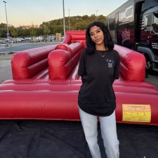 Sabrine bei der Arbeit