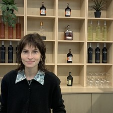 Emily arbeitet als Servicekraft (m/w/d) auf der Messe