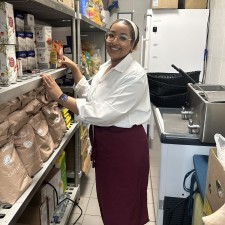 Aala bei der Arbeit