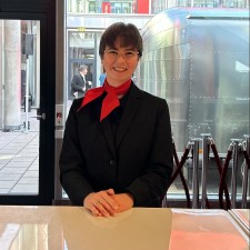 Kyra Mercedes bei der Arbeit