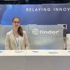 Larissa arbeitet als Messehost/ess (m/w/d) auf der Messe