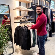 Rameezkhan Usmankhan bei der Arbeit