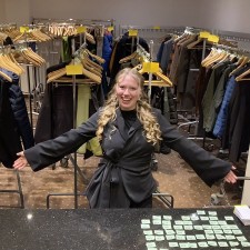 Rebekka Sara Manuela bei der Arbeit