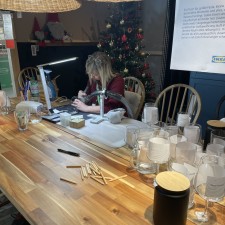 Roman bei der Arbeit