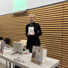 Mirja bei der Arbeit