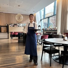 Mengting bei der Arbeit