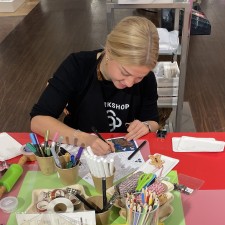 Helena bei der Arbeit