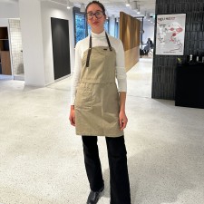 Nazlı İlbilge bei der Arbeit