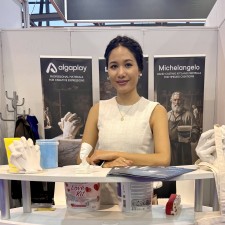 Nana arbeitet als Messehost/ess (m/w/d) auf der Messe