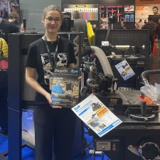 Larissa arbeitet als Messehost/ess (m/w/d) auf der Messe