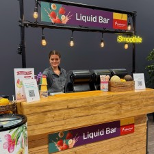 Friederike arbeitet als Barkeeper/Barmitarbeiter für Smoothies (m/w/d)  auf der Messe