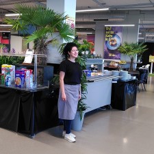 Mina bei der Arbeit