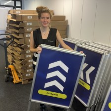 Jana bei der Arbeit