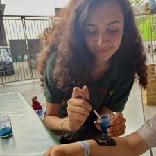 Meryem bei der Arbeit