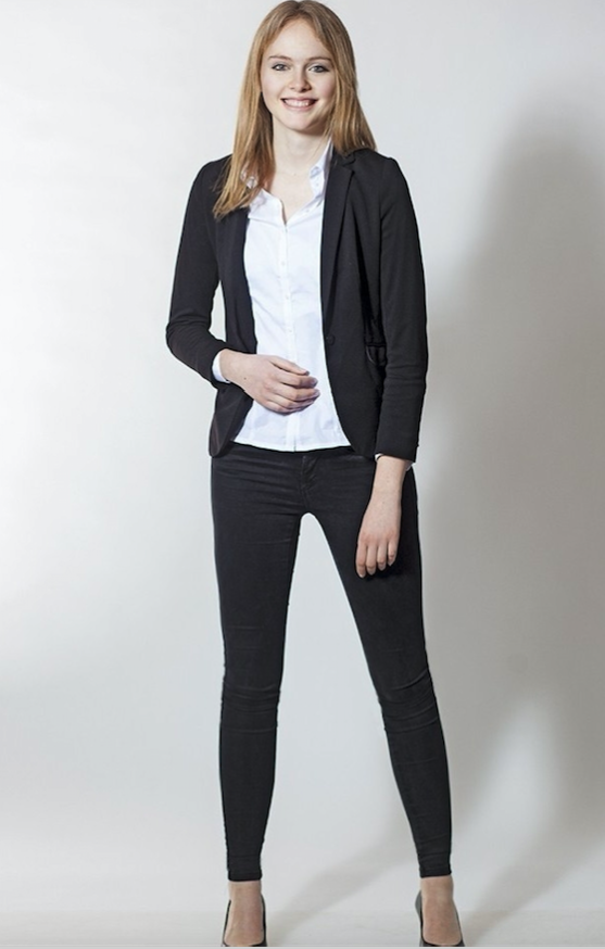 Hostess im Business Casual Outfit 