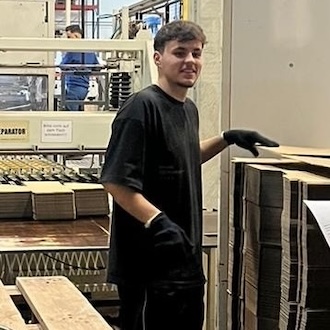 aushilfe als produktionshelfer