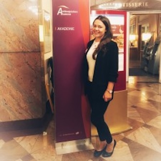 hostess für einlasskontrolle